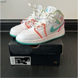Nike Jordan girls Mid high sneakers